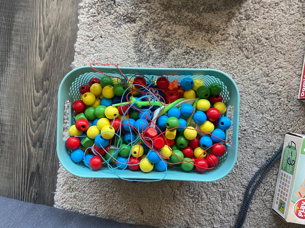 Kralen rijgspel, Ophalen, 2 tot 4 jaar, 10 tot 50 stukjes, Zo goed als nieuw