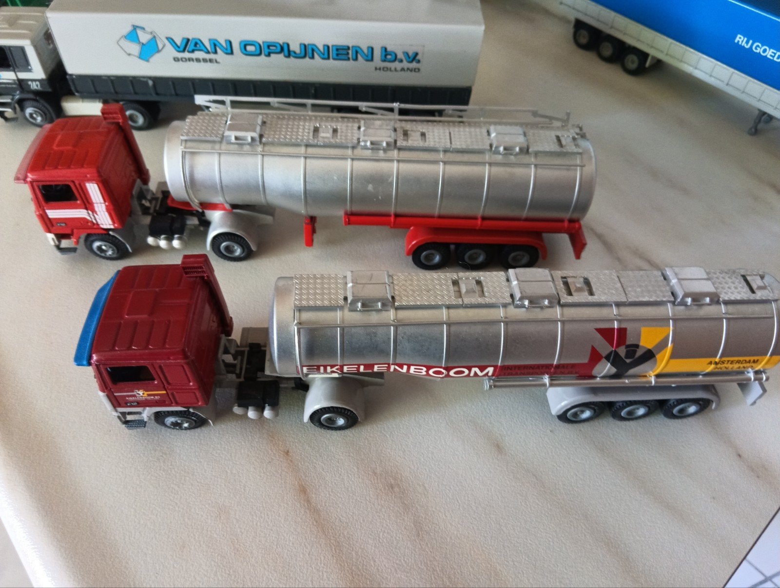 Twee Tankwagens., Ophalen of Verzenden, Bus of Vrachtwagen