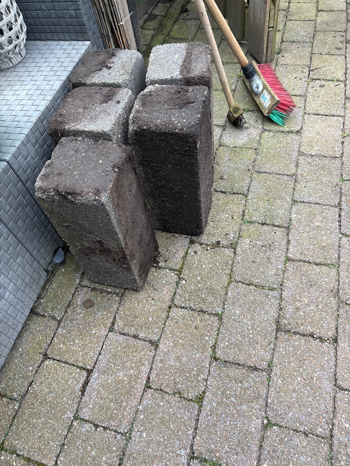 Gebruikte betonnen klinkers voor tuin of oprit, Tuin en Terras, Tegels en Klinkers, Ophalen, Gebruikt, Klinkers, Minder dan 5 m²