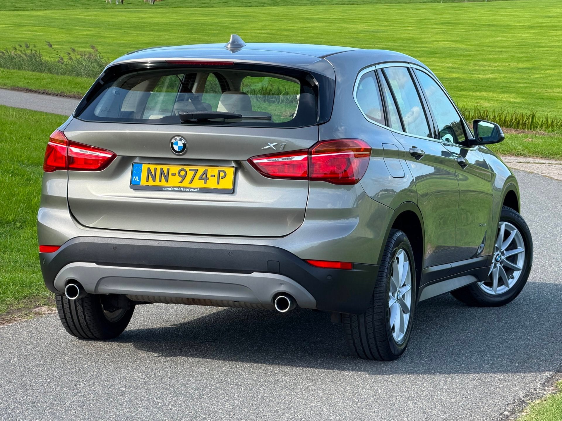 BMW X1 sDrive20i High Executive |Head-up |Keyless |Leder |St, Auto's, 1998 cc, Bedrijf, SUV of Terreinwagen, 84 €/maand