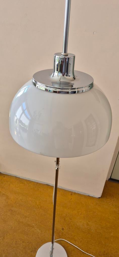 Harvey Guzzini Staande Lamp met Drukschakelaar, Huis en Inrichting, Lampen | Vloerlampen, Ophalen of Verzenden