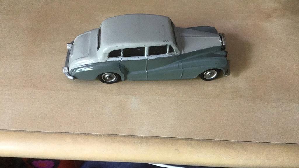 DINKY TOYS ROLLS ROYCE SILVER WRAITH ENGLAND MET LOGO VOOROP, Ophalen of Verzenden, Gebruikt, Auto, Dinky Toys
