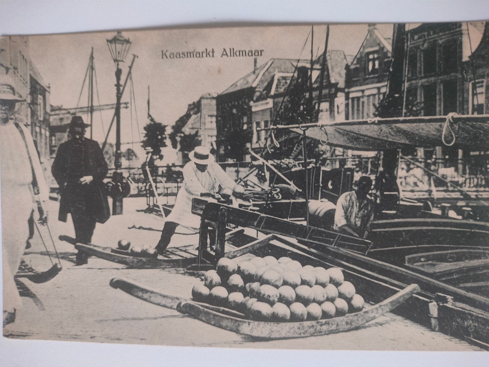Oude ansichtkaart Kaasmarkt Alkmaar - Voor 1920, Ophalen of Verzenden, Voor 1920, Gelopen, Noord-Holland