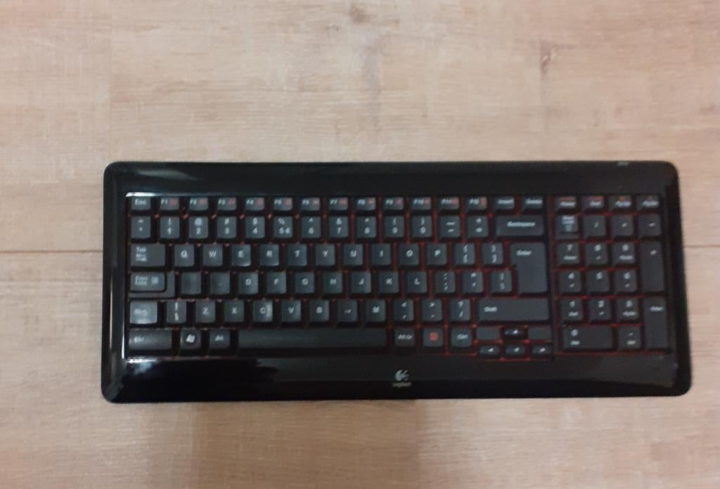 Logitech toetsenbord ,gamemat oortjes xperia ,Oppo hoesjes, Ophalen of Verzenden, Qwerty, Nieuw, Logitech toetsenbord