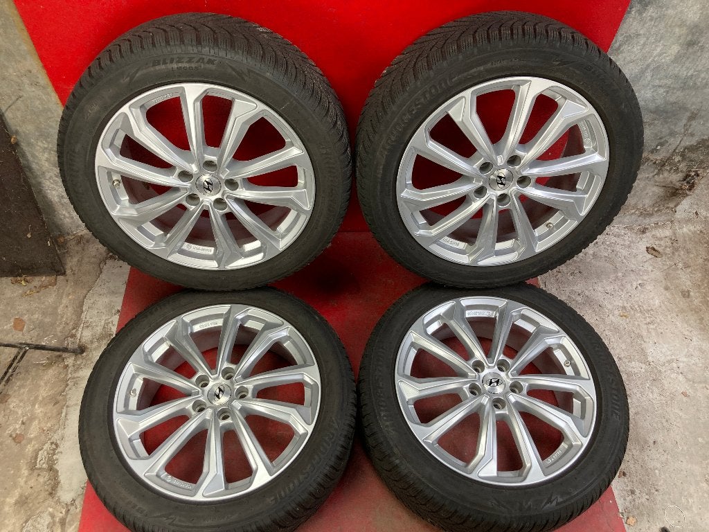 Winterbanden Hyundai Tucson 235/50R19 Bridgestone, 19 inch, Gebruikt, ., Banden en Velgen