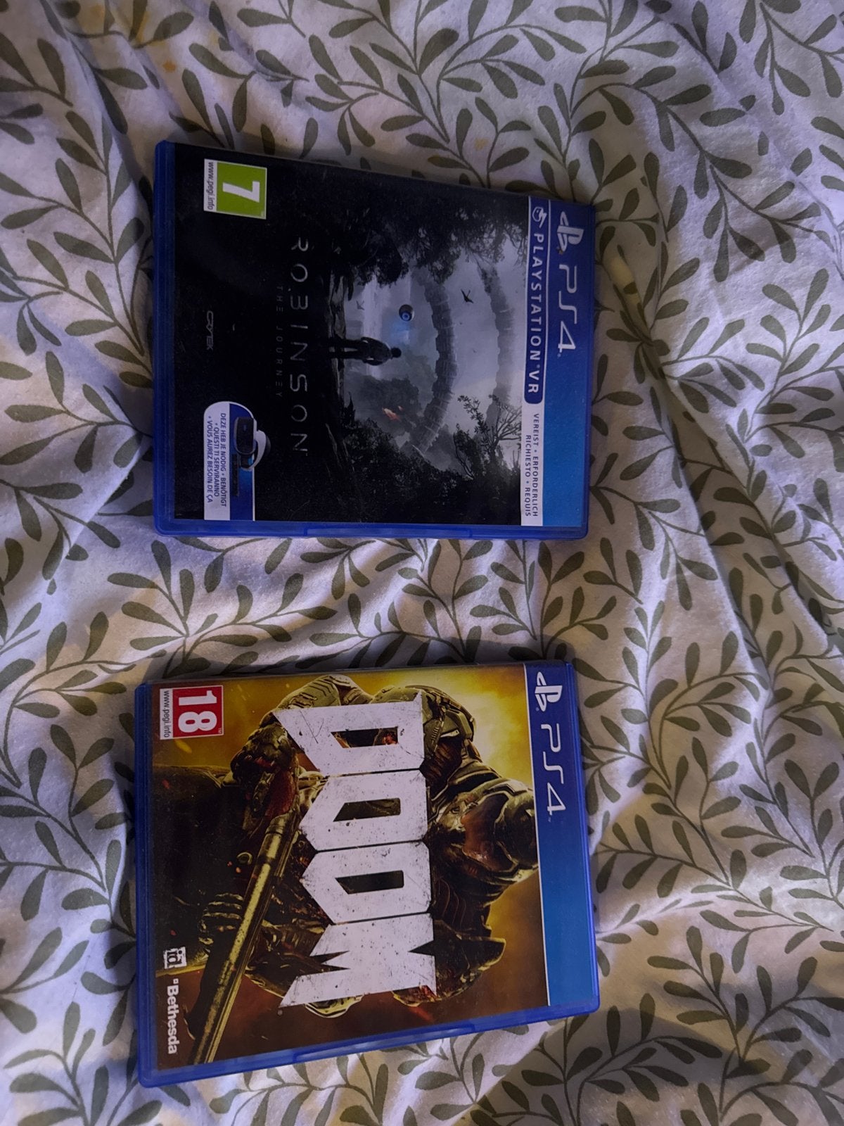 PS4 Games: Doom & Robinson The Journey (VR), Spelcomputers en Games, Gebruikt, Vanaf 18 jaar, Shooter, 1 speler