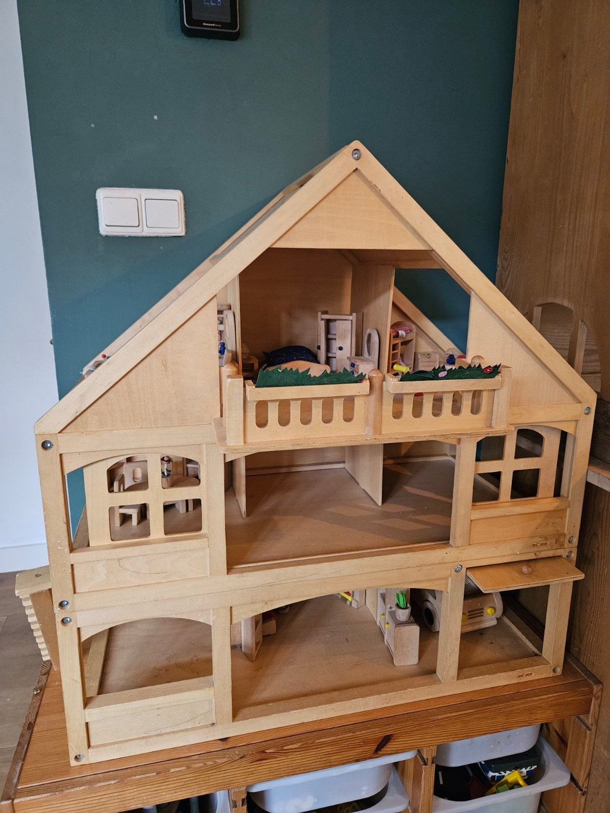 Educo houten poppenhuis met inrichting, Ophalen, Gebruikt, Poppenhuis