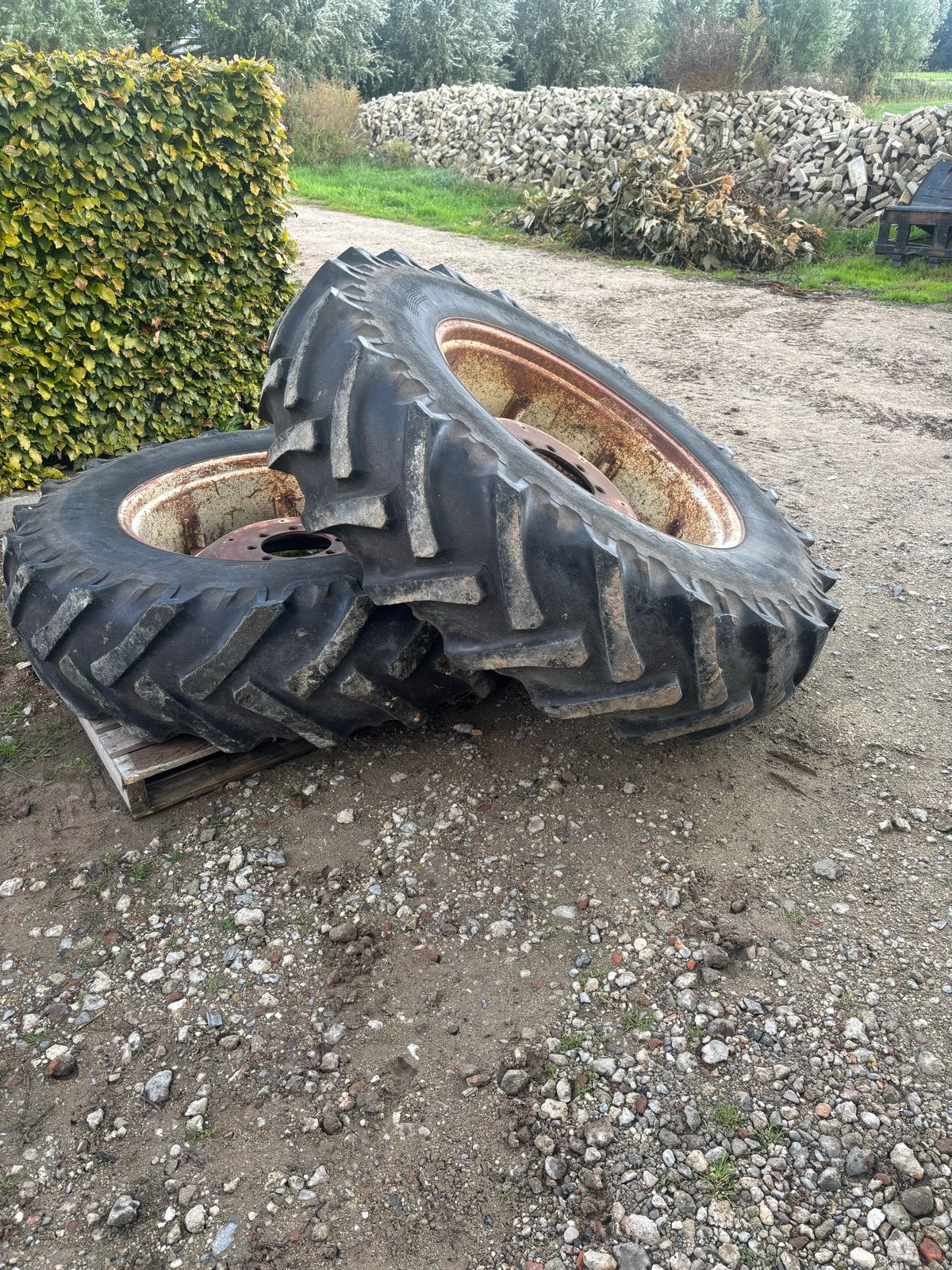 tractorbanden met velgen 18.4R38 grote zf 13.6r28, Ophalen