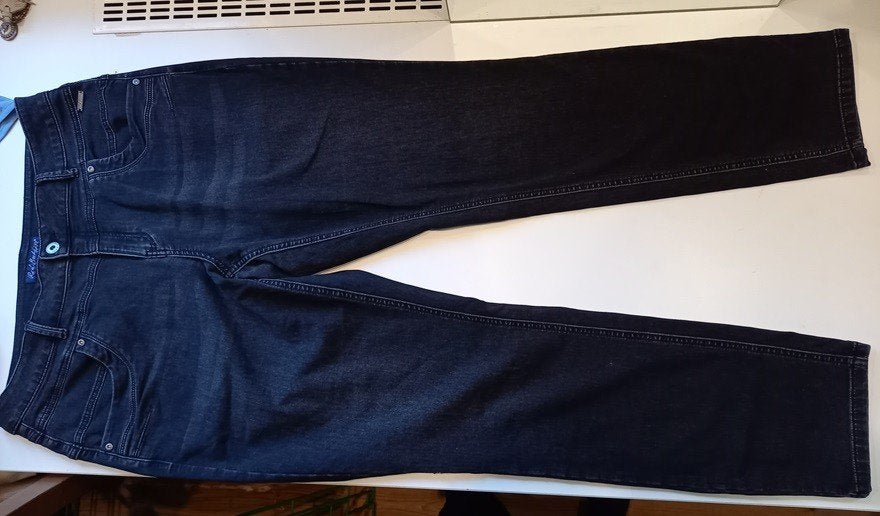 RED BUTTON mooie zwarte broek, model Relax Jog, maat 42 - 44, Verzenden, Zwart, Zo goed als nieuw, W33 - W36 (confectie 42/44)
