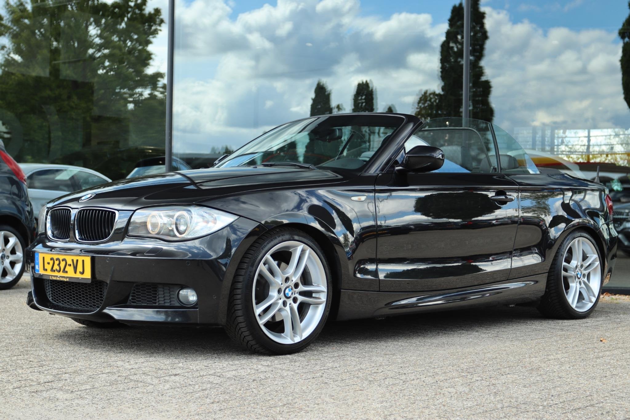 BMW 1-SERIE CABRIO 125I HIGH EXECUTIVE M-SPORT | XENON | LED, Auto's, Euro 5, Achterwielaandrijving, Gebruikt, Zwart