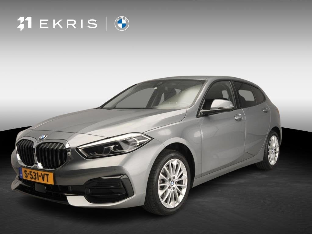 BMW 1 Serie 5-deurs 118i | LED | Navigatie | Sportstoelen |, Auto's, Gebruikt, Bedrijf, Grijs, 3 cilinders