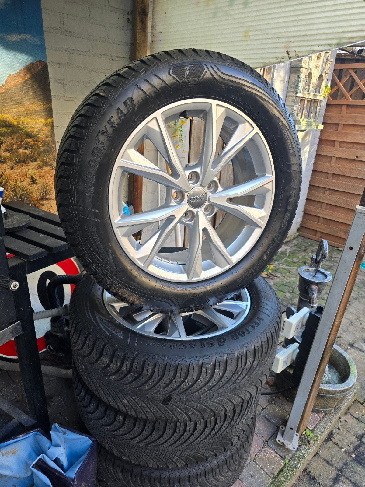 Audi 18 inch velgen met Goodyear All Season banden, Auto-onderdelen, Ophalen, Gebruikt