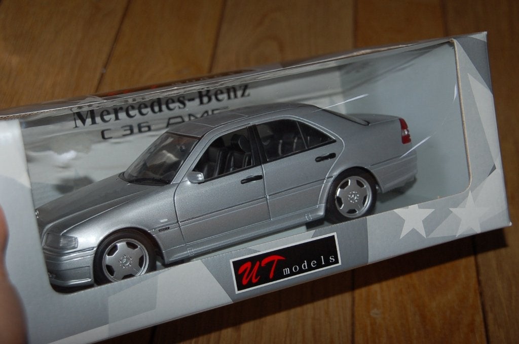 1:18 MERCEDES C36 AMG silver 1997 UT models WRH, Hobby en Vrije tijd, Verzenden, Zo goed als nieuw, Auto, UT Models