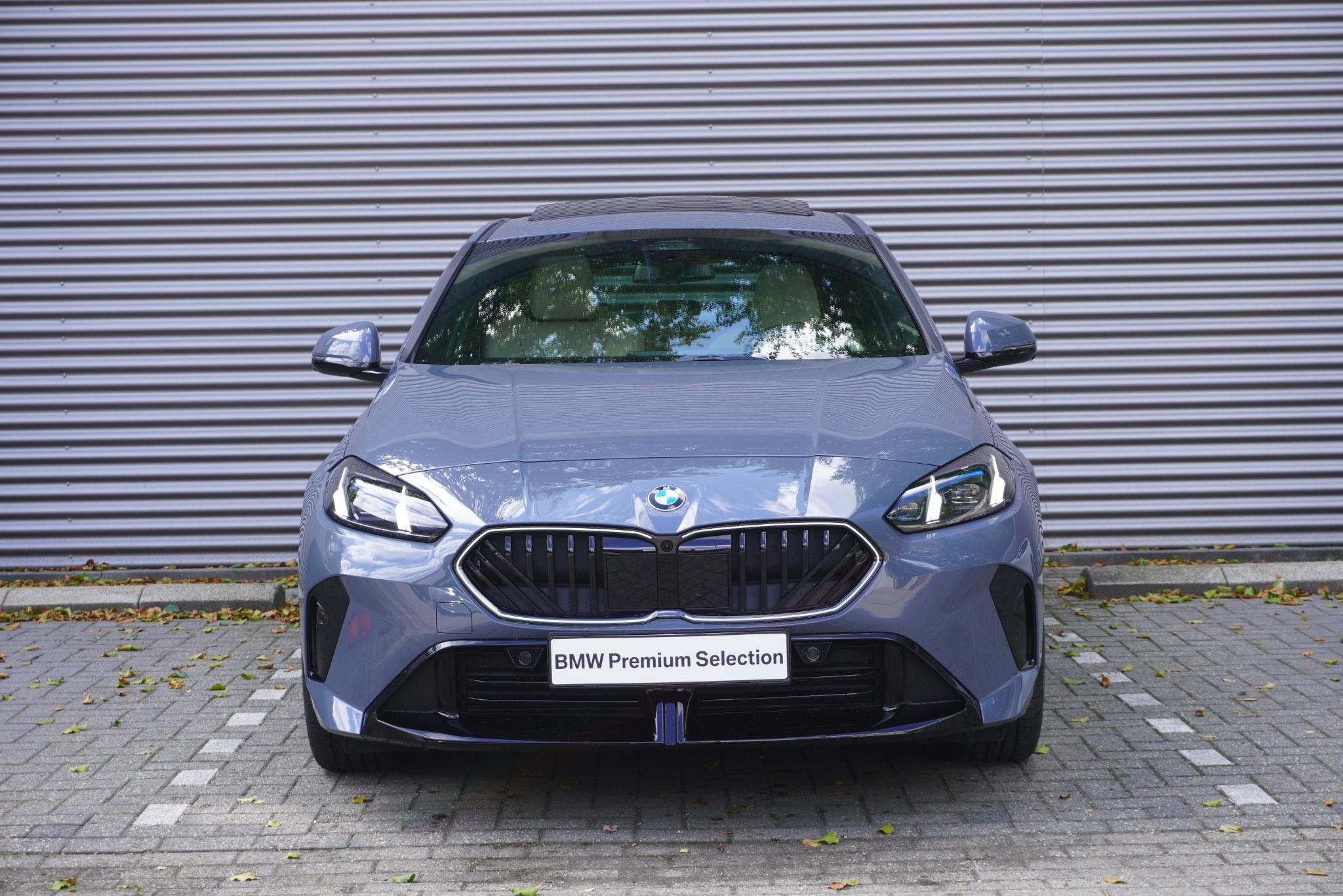 BMW 1 Serie 120 | M Sportpakket Pro | 19 inch LM M Y-spaak |, Stof, Euro 6, Met garantie (alle), Stuurwielverwarming