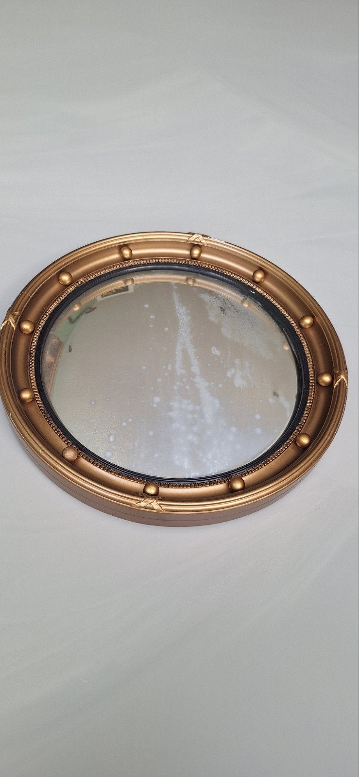 Vintage ATSONEA Spiegel - Rond, Goudkleurig, Made in Englan, Antiek en Kunst, Antiek | Spiegels, Ophalen of Verzenden, Rond, Minder dan 50 cm