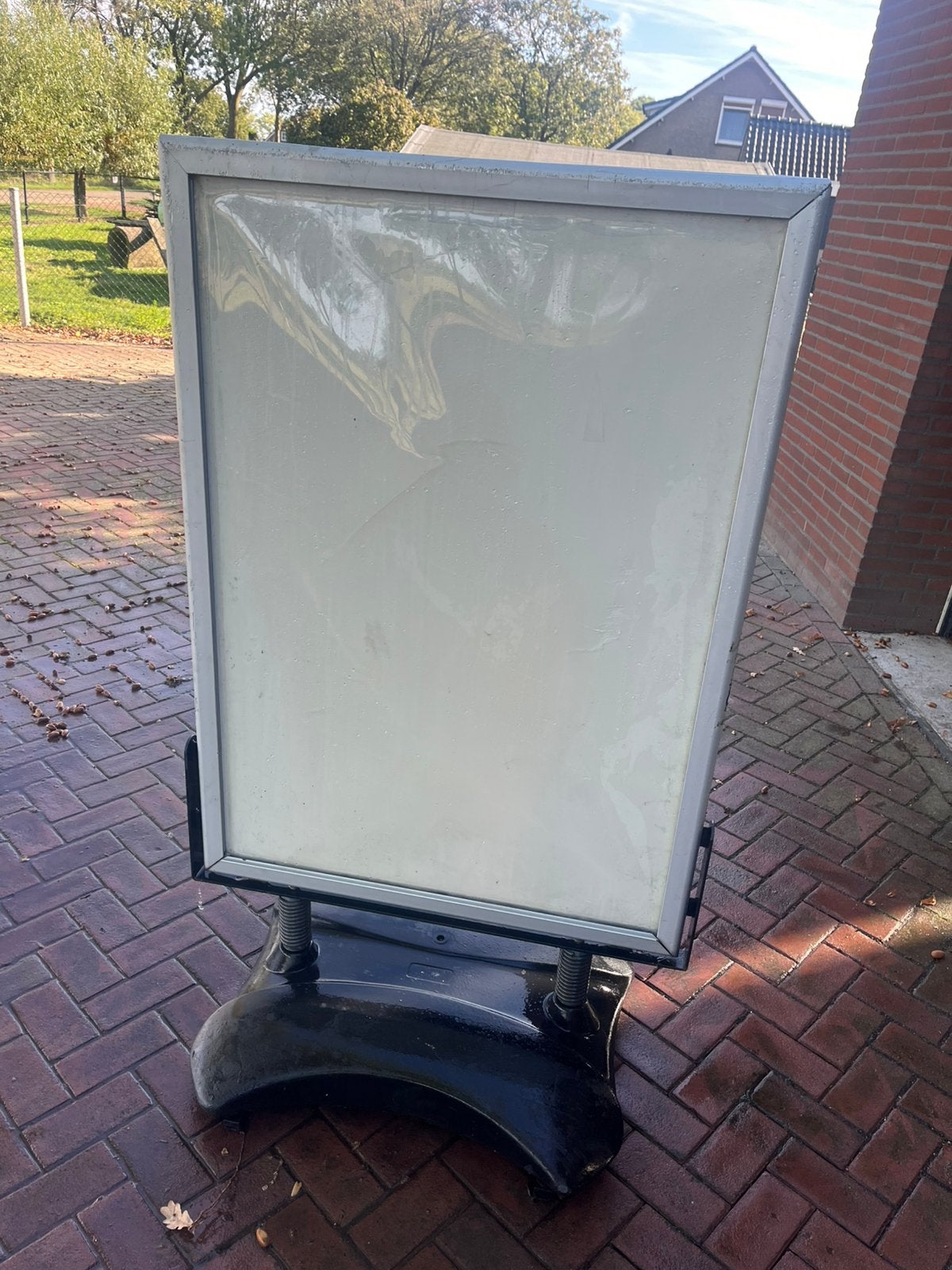 Stoepbord swingbord , watergevulde voet op wieltjes, Verzamelen, Ophalen, Gebruikt