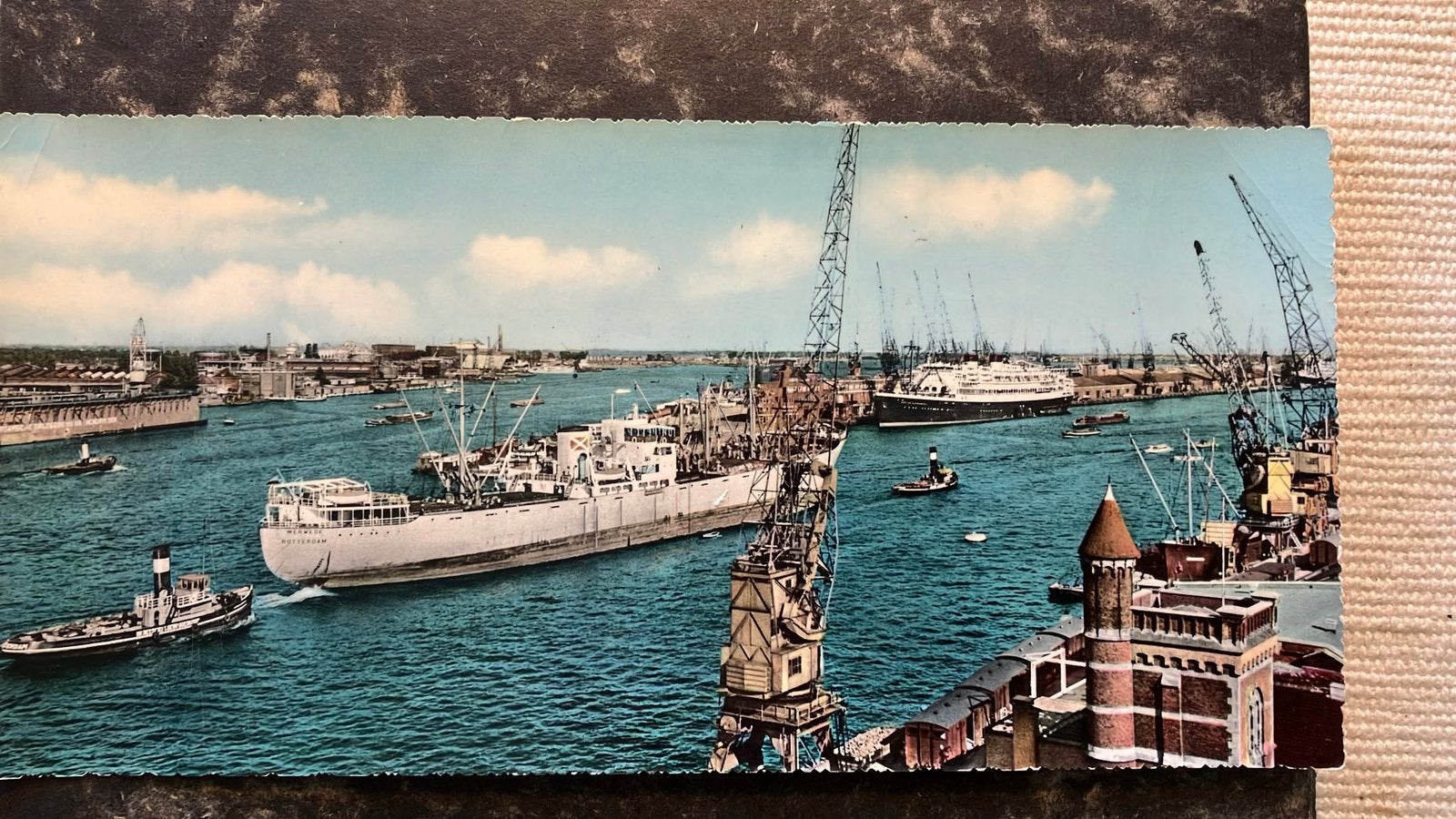 Oude kleur-panoramakaart 21x10cm Amsterdam haven, Ophalen of Verzenden, 1940 tot 1960, Noord-Holland