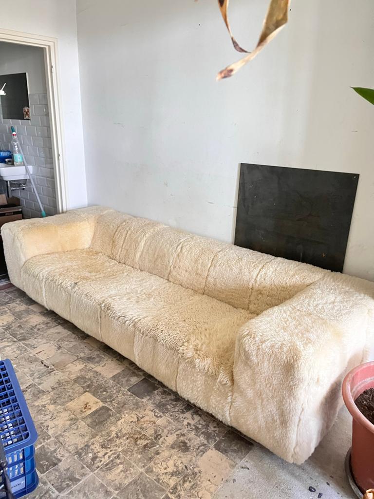 Barbarella schapenvacht design bank van Moooi met poef, Ophalen, Overige materialen, Gebruikt, Driepersoons