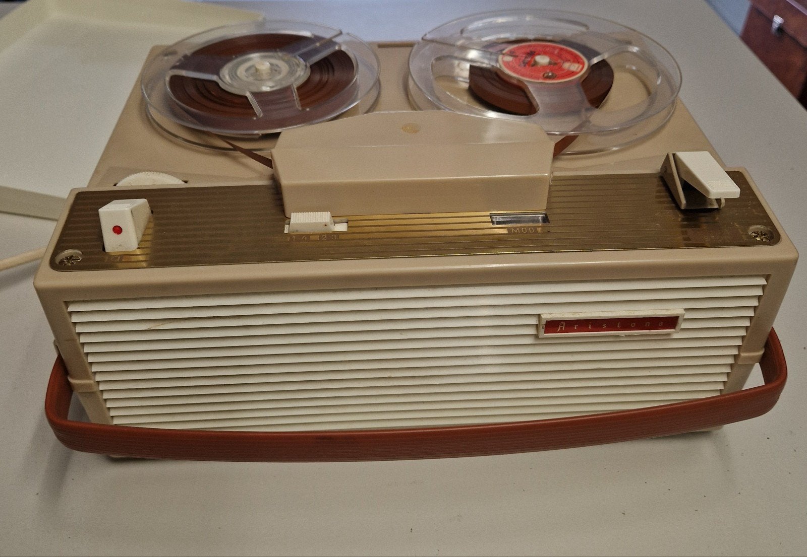 Kleine Aristona bandrecorder - Onderhoud nodig, Ophalen of Verzenden, Defecte bandrecorder