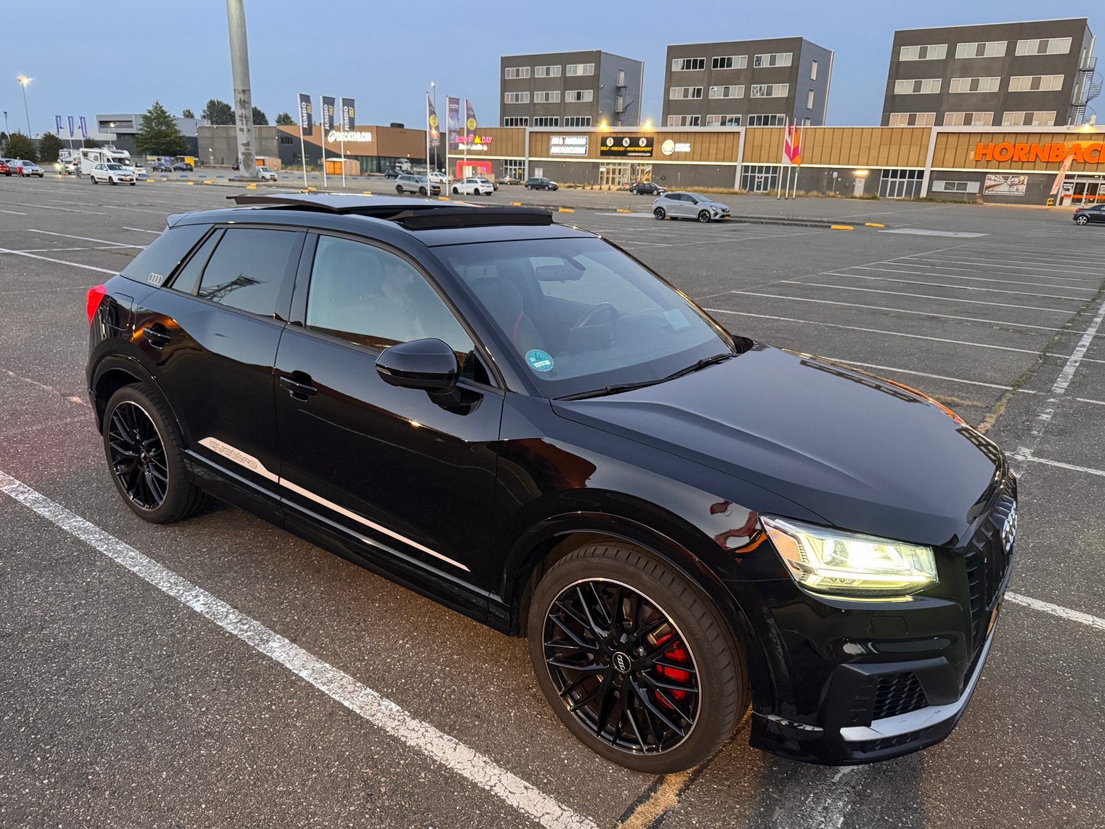 Audi Q2 SQ2 300pk S Tronic Quattro 2020 Zwart, Auto's, Automaat, Euro 5, 4 cilinders, 1984 cc