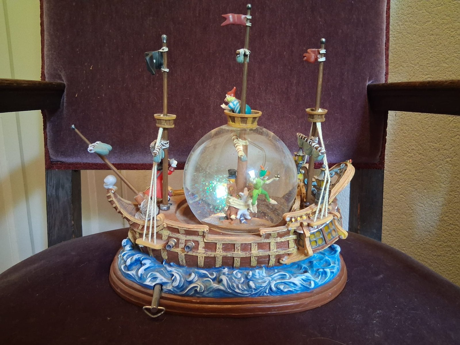 Peter pan snowglobe bijna perfecte staat, Ophalen, Peter Pan of Pinokkio, Zo goed als nieuw, Beeldje of Figuurtje