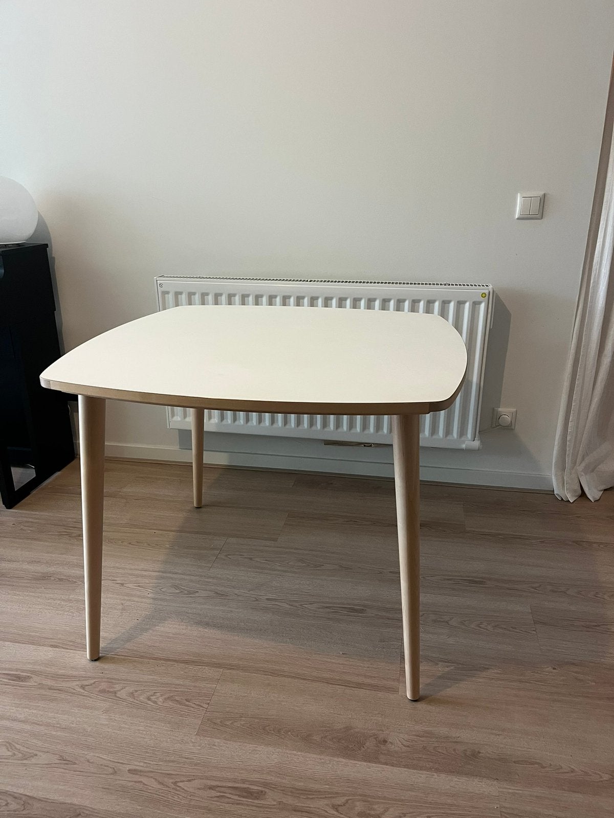 Tafel 95x95cm - IKEA Omtänksam wit met houten onderstel, Huis en Inrichting, Ophalen, Gebruikt, Vierkant, 50 tot 100 cm