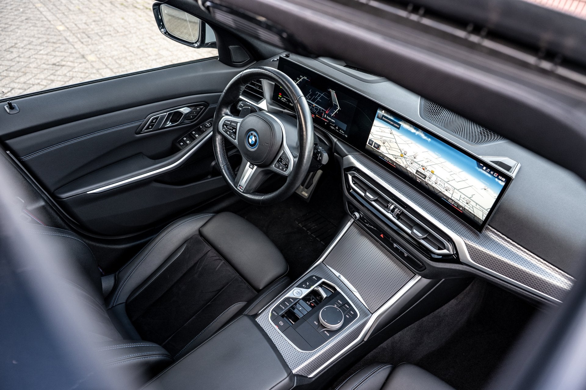 Foto 37 van BMW 3-serie Touring 330e Pano/M-Sport/HUD/Trekhaak