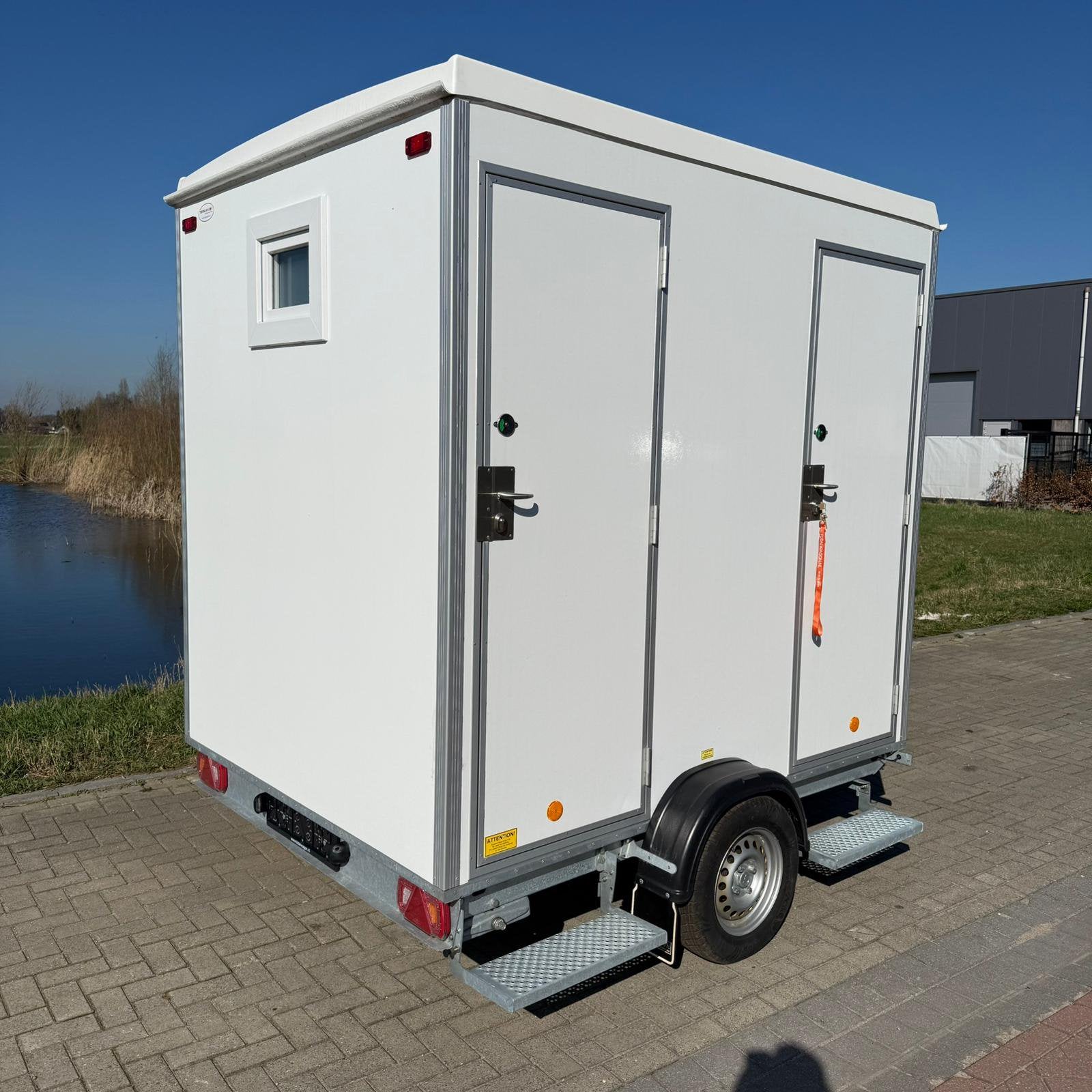 Te koop nieuwe toiletwagen 1-1 met vermalers spot prijs, Auto diversen, Ophalen, Info@rotalwagon.nl, Nieuw, Stirlingstraat 5 Beek
