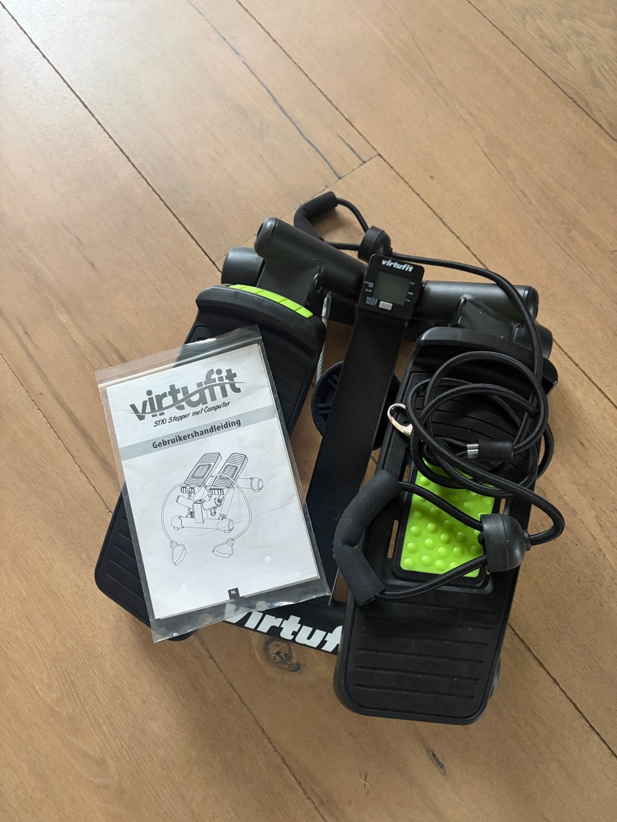 VirtuFit Mini Stepper met computer en weerstandsbanden, Ophalen, Stepapparaat, Armen, Zo goed als nieuw