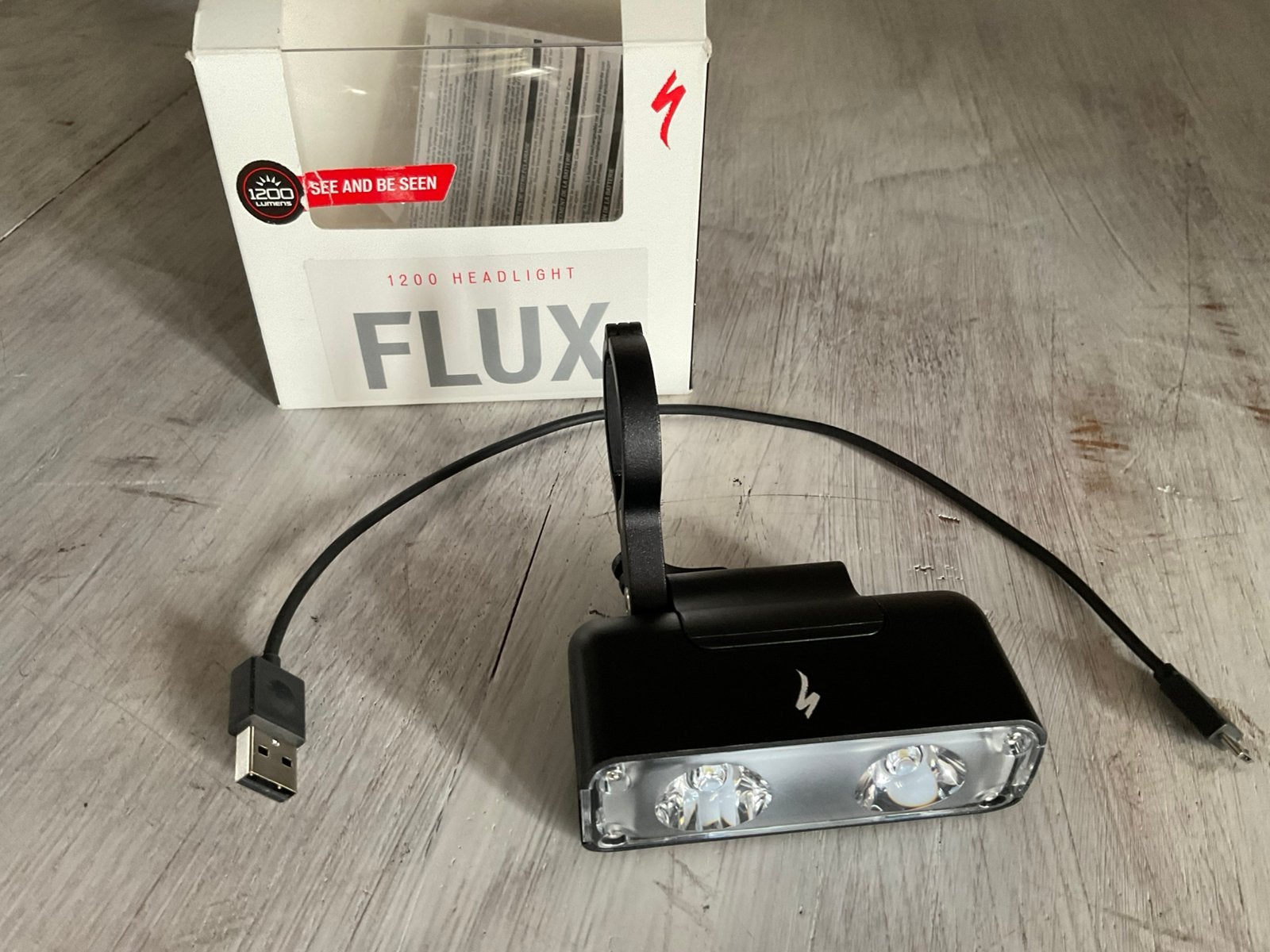 Specialized Flux 1200 Headlight Nieuw, Fietsen en Brommers, Waterbestendig, Batterij, Voorlicht, Nieuw