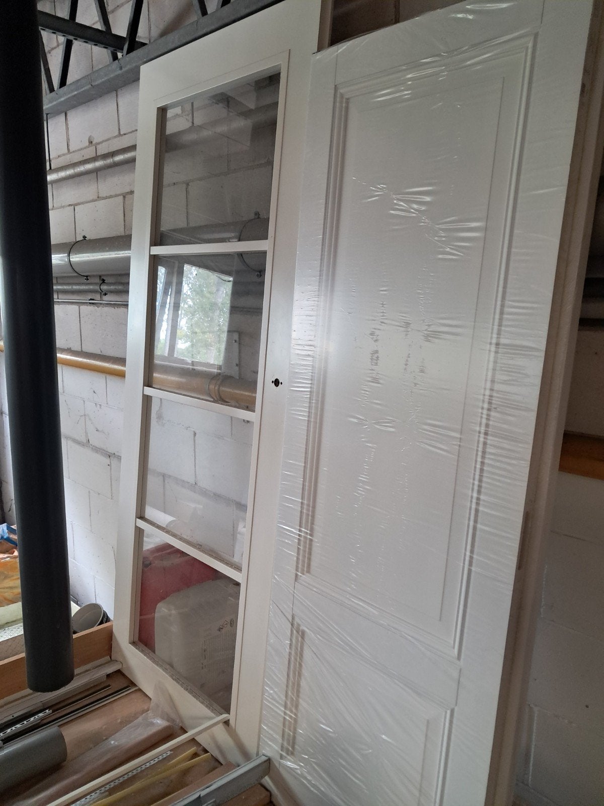 Deuren: 2 paneeldeuren nieuw en 1 viervlaks deur z.g.a.n, Ophalen, 80 tot 100 cm, 215 cm of meer, Binnendeur