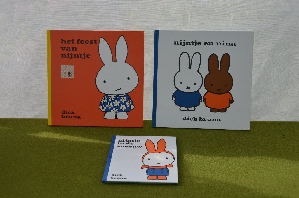2 XL formaat Nijntje boeken vierkant Nijntje en Nina 25/25cm, Fictie algemeen, Jongen of Meisje, Dick Laan, Ophalen of Verzenden