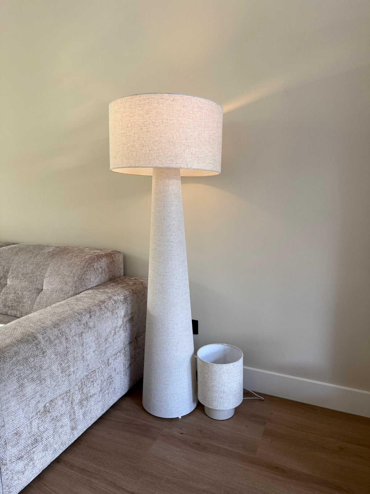 Pandia vloerlamp & tafellamp Japandi stijl - nieuwstaat, Huis en Inrichting, Ophalen, Japandi, Textiel, E27 (groot)