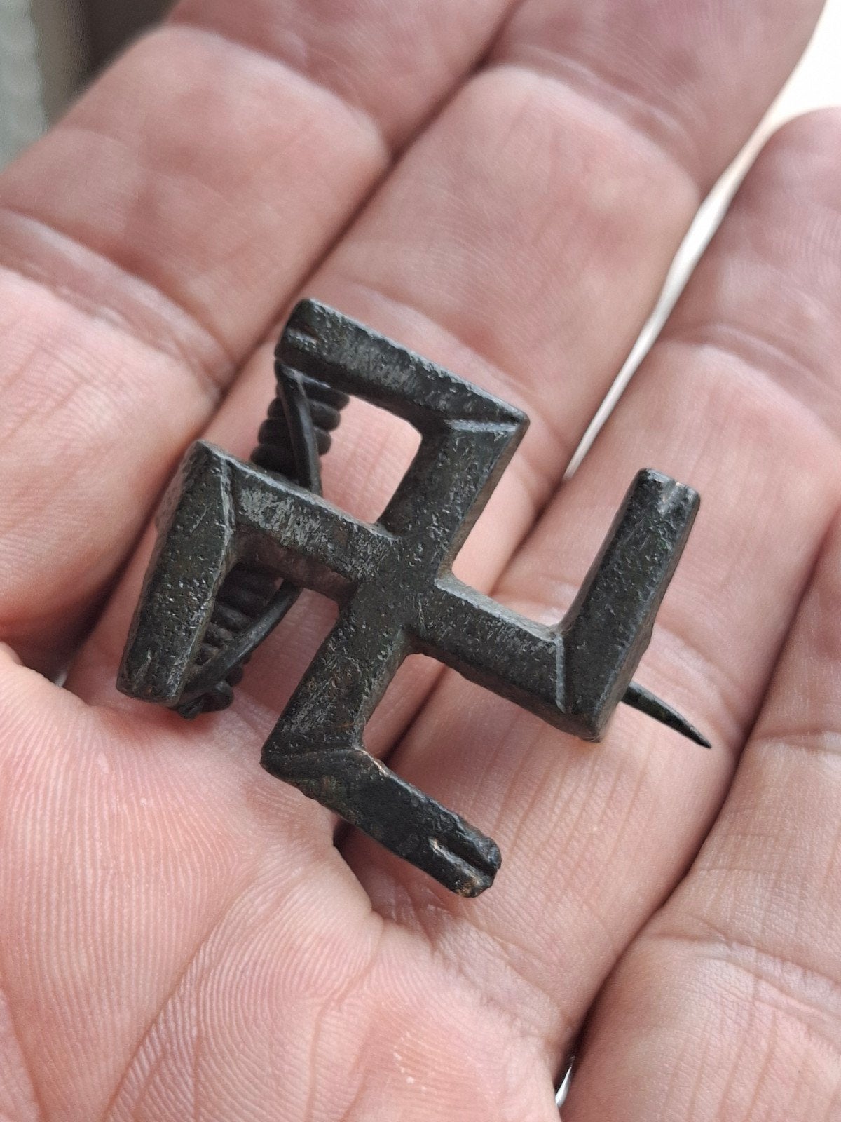 romeinse swastika fibula bodemvondst, Ophalen of Verzenden