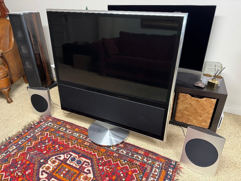 Bang Olufsen 11-46 met Wisa en motorvoet, Gebruikt, 50 Hz, LCD, 100 cm of meer