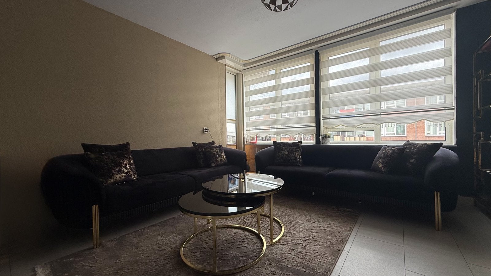 Luxe Zwarte Banken Set met Gouden Details