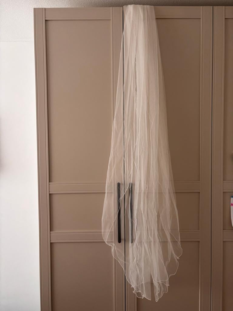 Elegante Bruidssluier met Kam - Zo Goed als Nieuw, Ophalen of Verzenden, Zo goed als nieuw