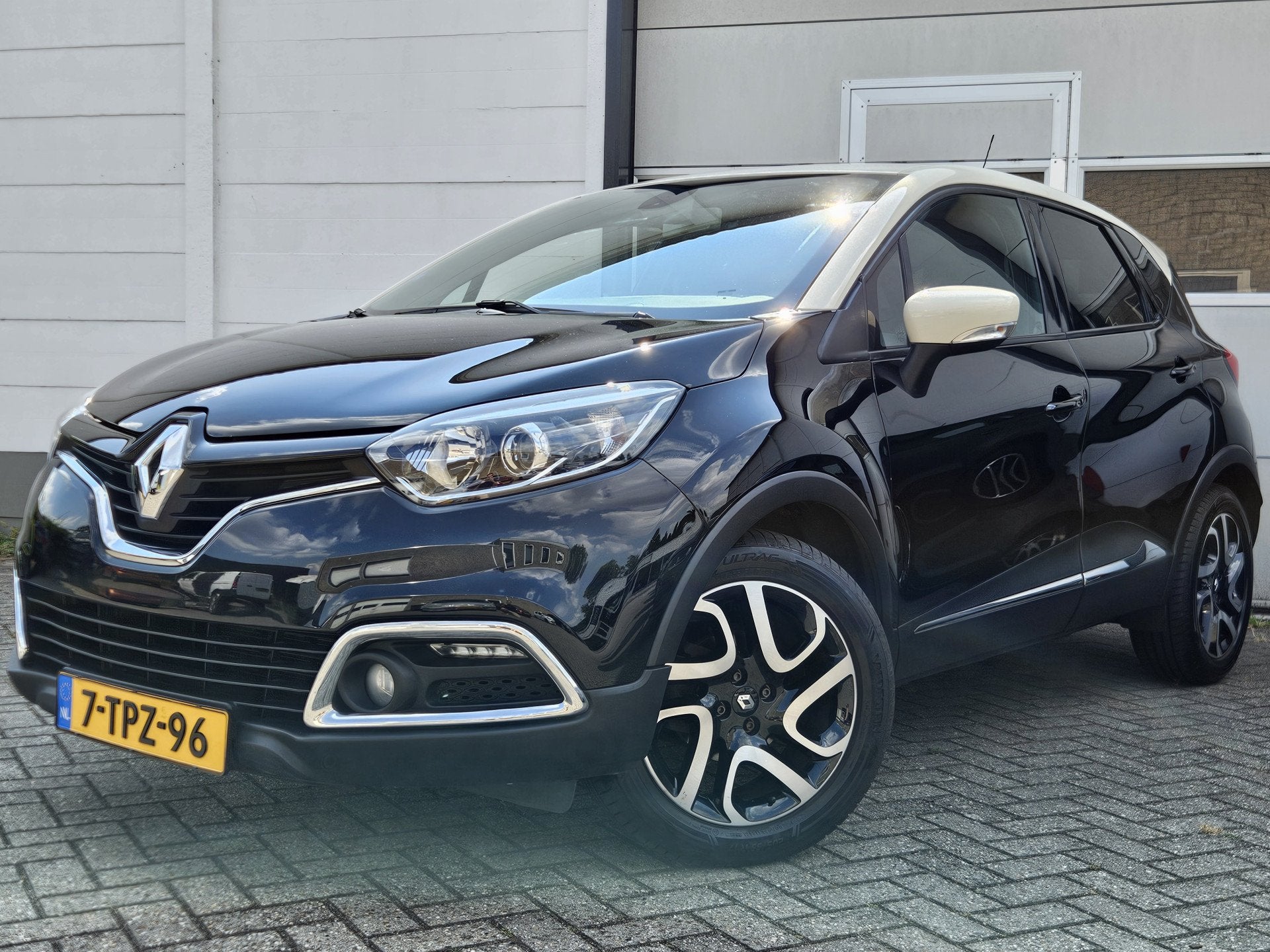 Renault Captur 0.9 TCe Expression /Dealer Onderhouden/Trekha, Auto's, Renault, Voorwielaandrijving, Stof, Gebruikt, Automatische klimaatregeling