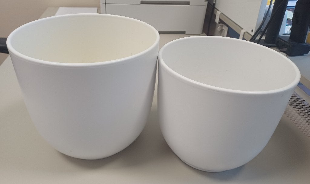 2 grote bloempotten, Intratuin, wit, in topstaat! 2=€10,-!, Rond, Ophalen of Verzenden, Zo goed als nieuw, Aardewerk