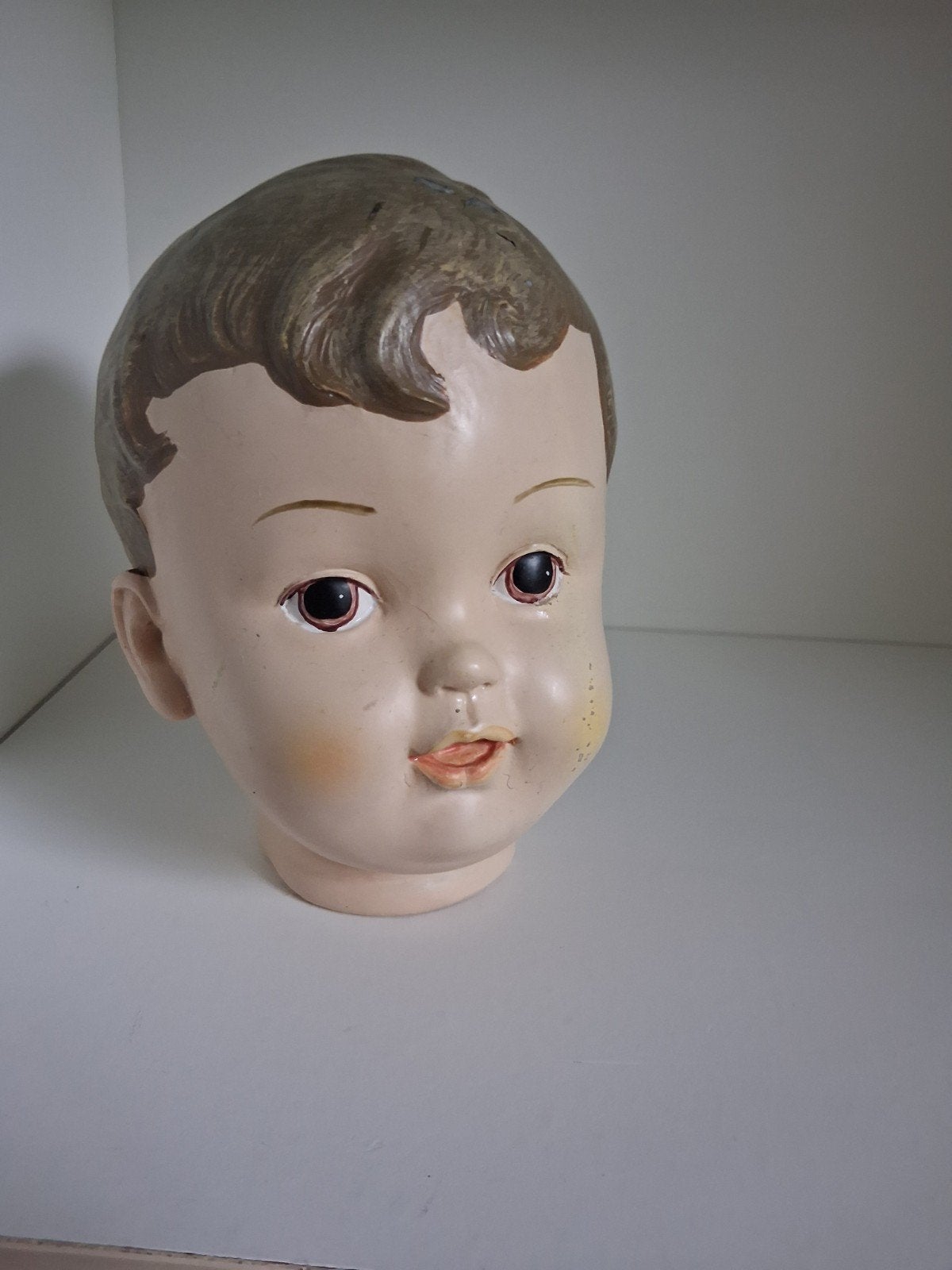 Kinderhoofdje 13cm.hoog.Polyresin., Verzamelen, Poppen, Ophalen of Verzenden, Gebruikt, Pop