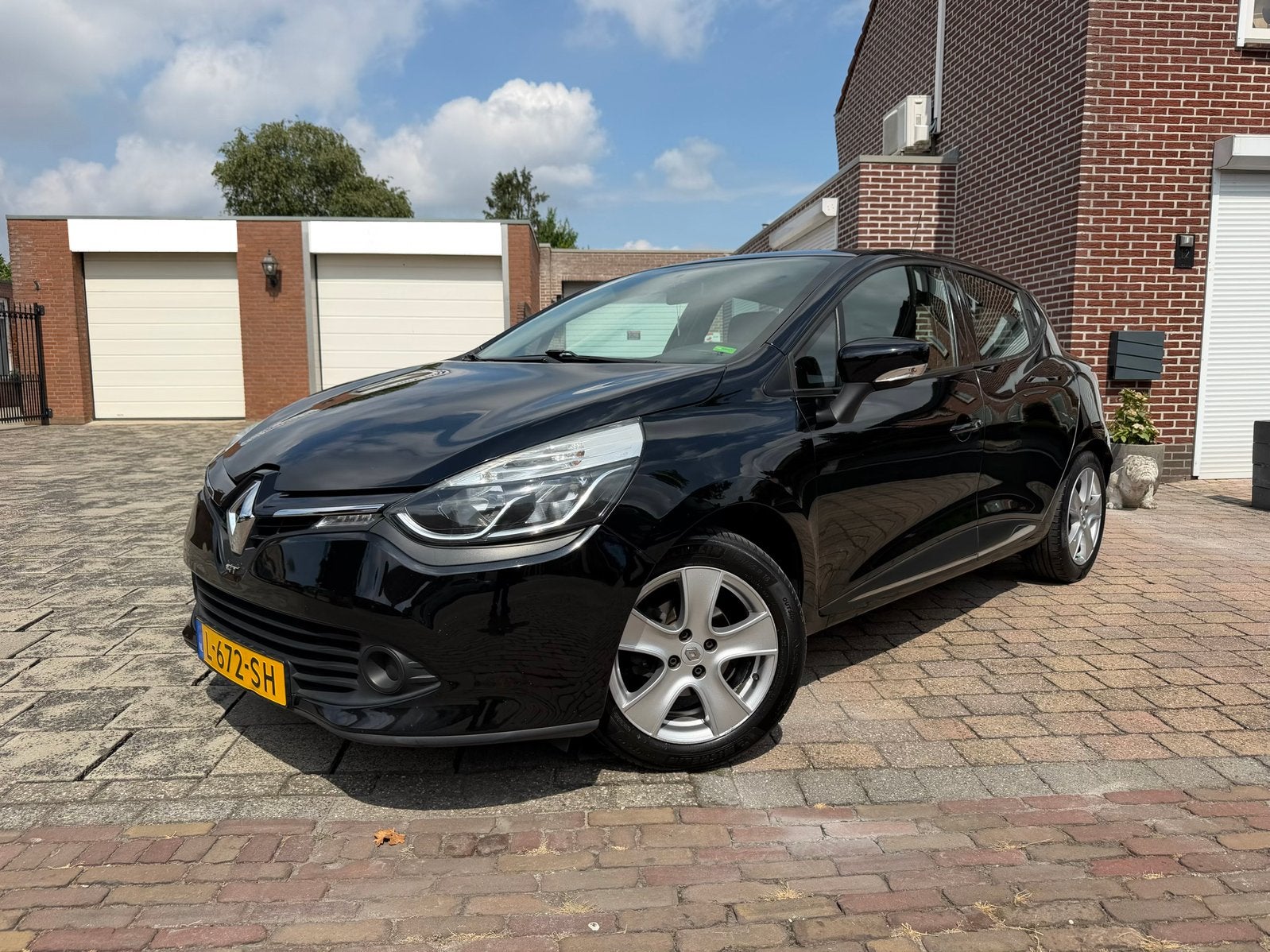 Renault Clio 1.2 TCE 88KW 5-DRS EDC 2016 Zwart APK 6-5-2027, Stof, 4 cilinders, 1054 kg, 575 kg