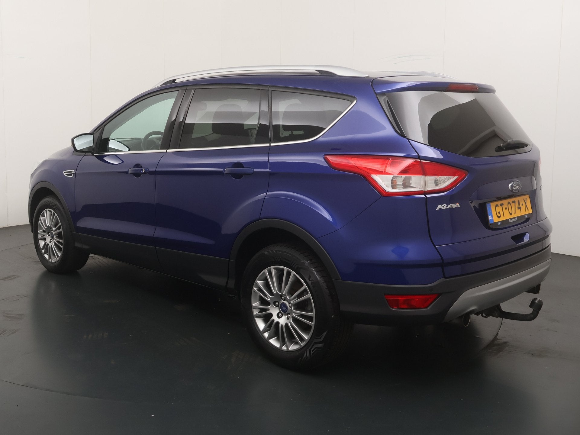 Ford Kuga 1.6 Titanium 183 pk Plus 4WD | Trekhaak | Pano | C, Auto's, Parkeerassistent, Gebruikt, Zwart, 4 cilinders