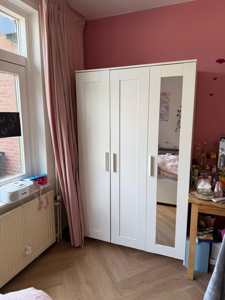 IKEA BRIMNES kledingkast met drie deuren in het wit., Huis en Inrichting, Ophalen, Gebruikt, 100 tot 150 cm, 150 tot 200 cm