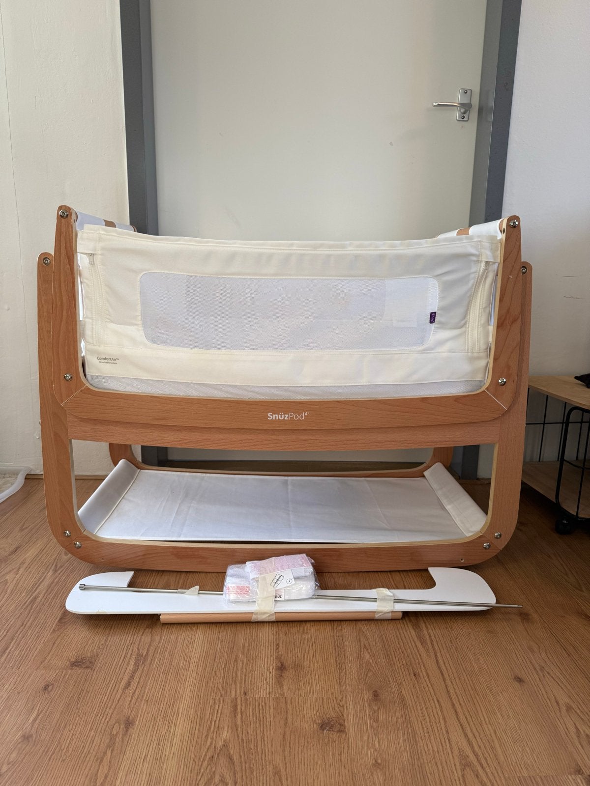 Snuzpod 4 Co-sleeper Wieg, Kinderen en Baby's, Babywiegjes en Ledikanten, Ophalen, Zo goed als nieuw, Wieg