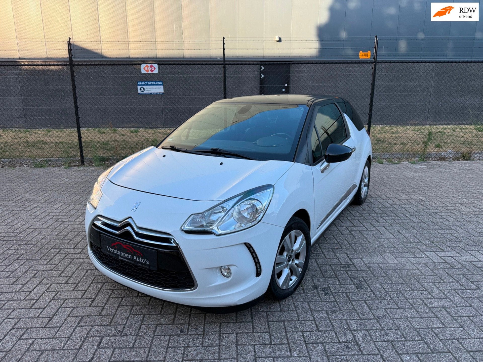 DS 3 1.2 PureTech So Chic *Airco Ecc-PDC-Cruise Control*, Auto's, Voorwielaandrijving, Dealer onderhouden, Stof, Gebruikt