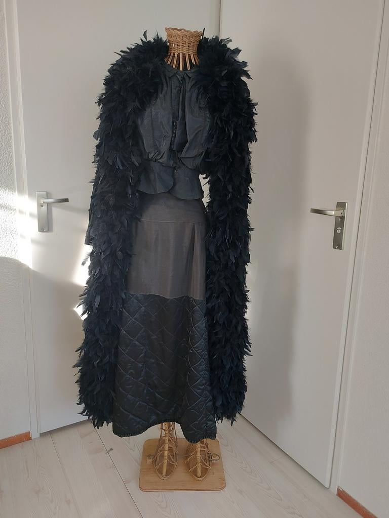 Antieke onderrok, bodice veren stola Victoriaanse kleding, Antiek en Kunst, Antiek | Kleding en Accessoires, Ophalen