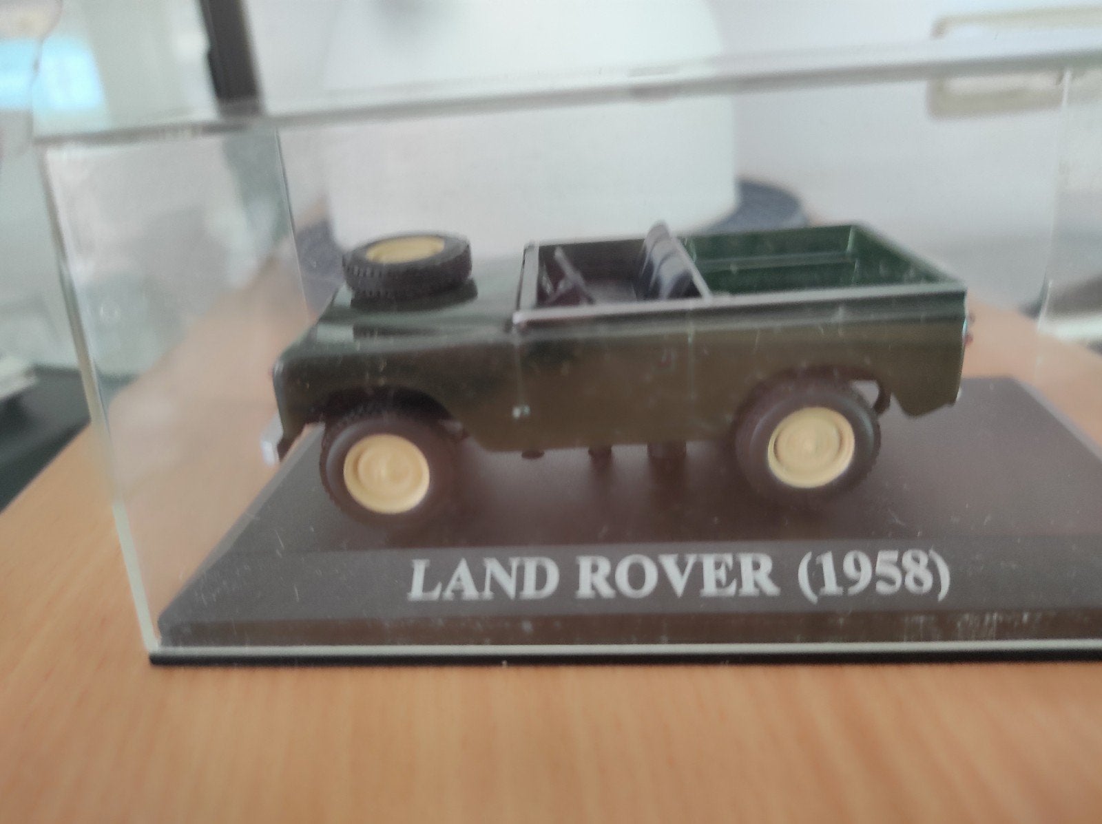 Land Rover 1958 1:43 in vitrinedoosje, Ophalen of Verzenden, Nieuw, Auto, MiniChamps