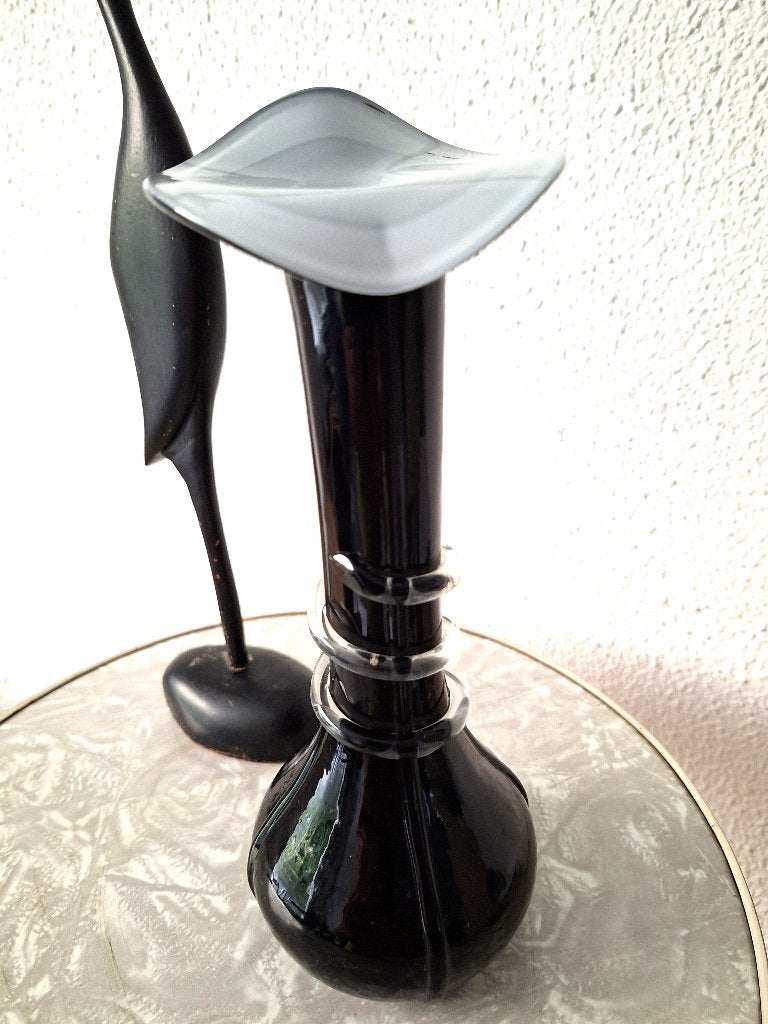 Boheems soliflore vaasje in ''Art Glass black Swirl '', Antiek en Kunst, Antiek | Vazen, Ophalen of Verzenden