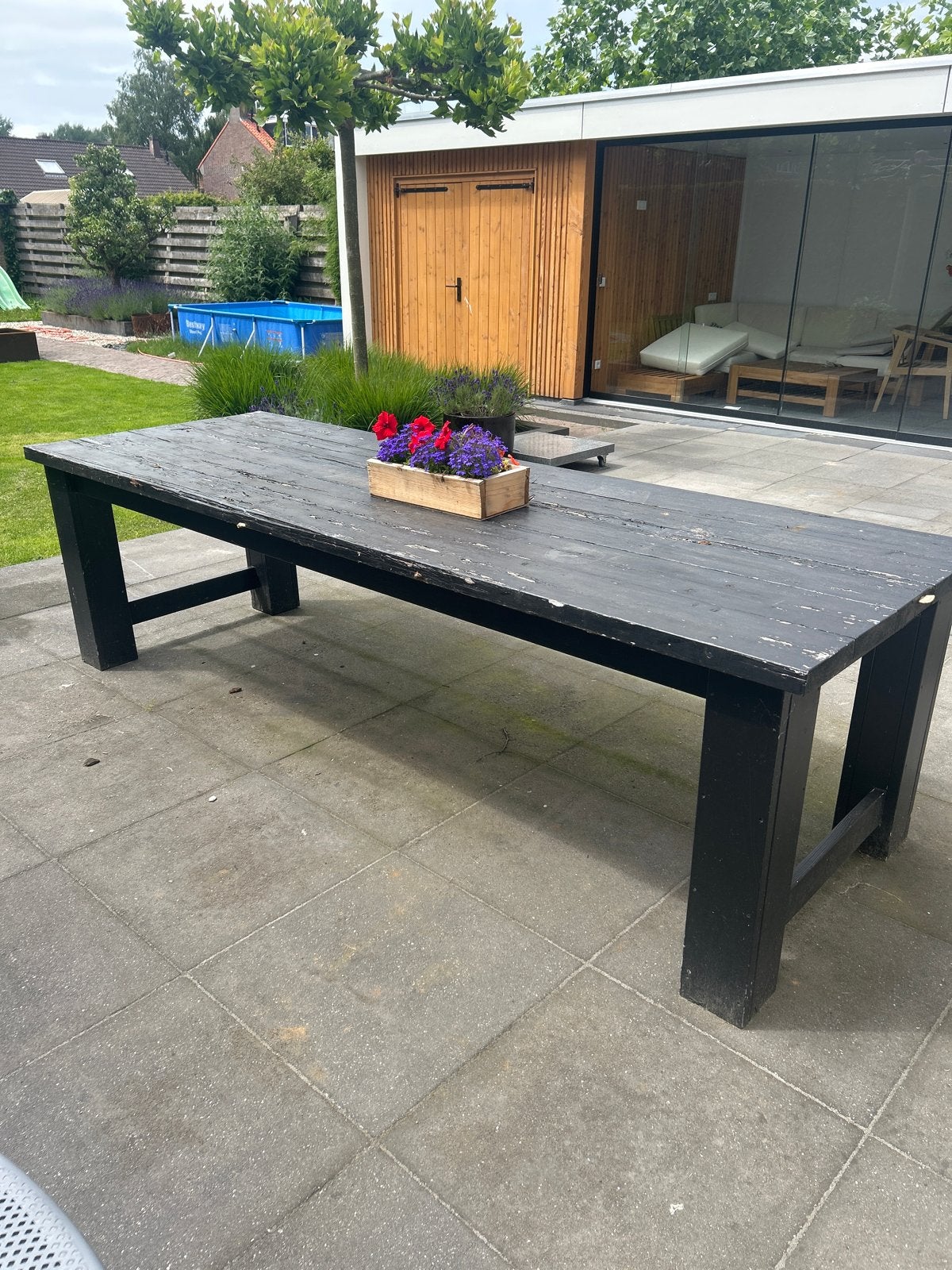 Robuuste zwarte houten tuintafel, Ophalen, Gebruikt, 200 cm of meer, 50 tot 100 cm