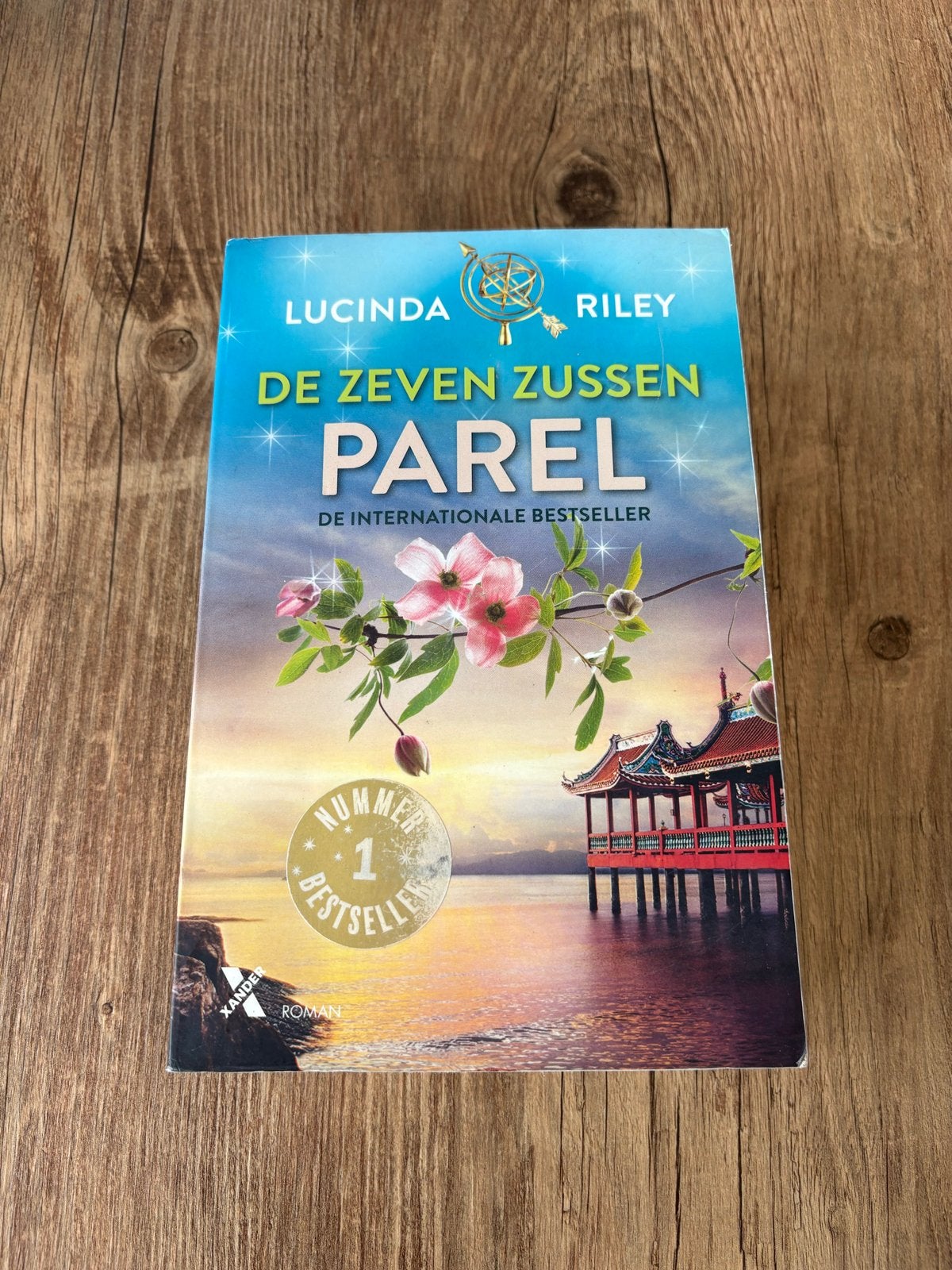 De Zeven Zussen - Parel (Lucinda Riley), Boeken, Romans, Ophalen of Verzenden, Gelezen, Europa overig